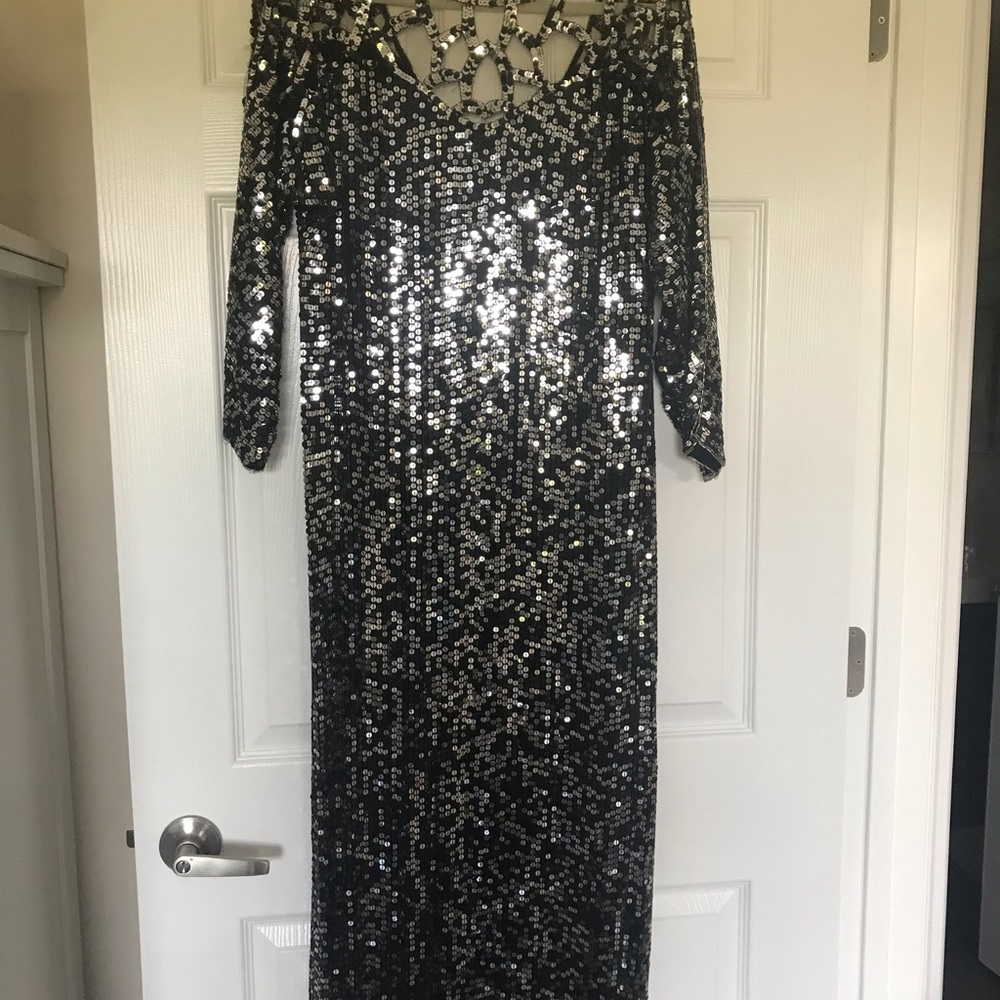 Stunning SEQUINED Evening  Dress!